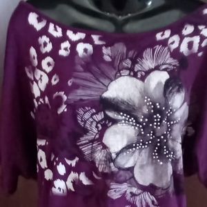 ⚡ 2 for 20$⚡ or 15$. Beautiful 1/4 sleeve blouse